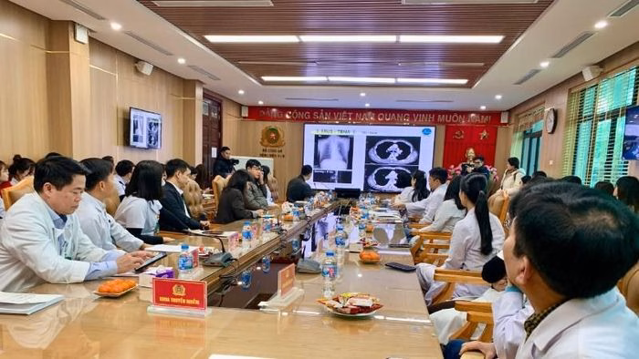 Tiến sĩ Masao Hashimoto hướng dẫn kỹ thuật EBUS Tiến sĩ Masao Hashimoto hướng dẫn kỹ thuật EBUS cho bác sĩ Bệnh viện 19-8