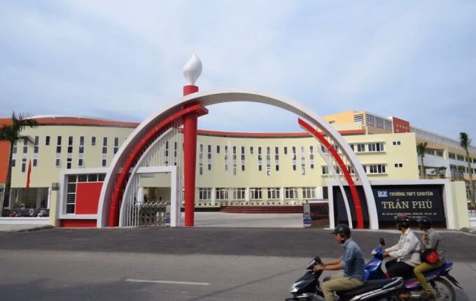 Học sinh bị trường chuyên Trần Phú đuổi vì nhầm điểm Sở Giáo dục