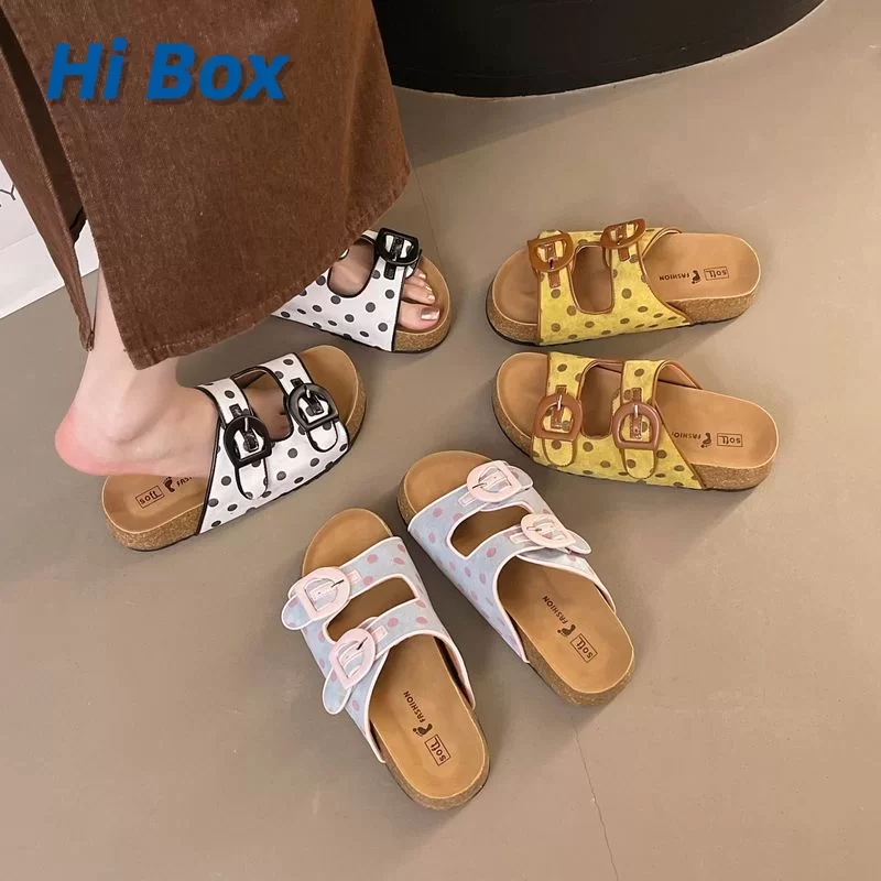 Mặc đẹp với dép xăng đan chấm bi nhưng chị em dễ bỏ qua lỗi phối đồ này