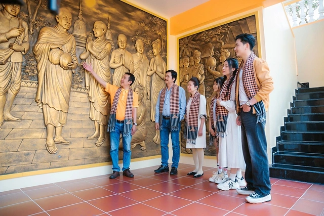 Những hình ảnh tái hiện câu chuyện về cây dừa sáp, từ sự xuất hiện đầu tiên đến hành trình gắn bó với đời sống của người dân bản địa