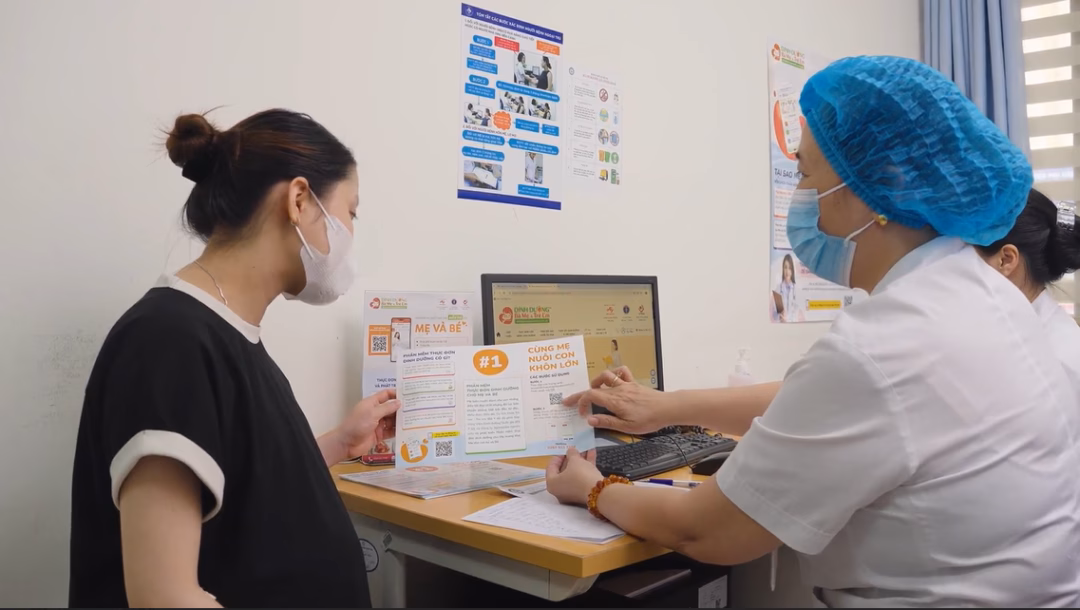 Các bác sĩ chia sẻ về việc ứng dụng Phần mềm cho bà mẹ thăm khám tại cơ sở y tế.