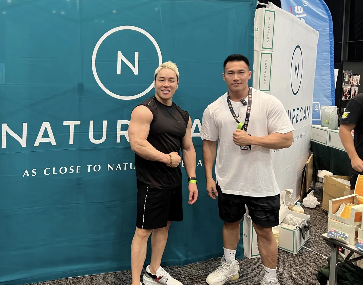 Fitness influencer Nhật Bản Yamazawa Reimei (bên trái) và master trainer Anh Sơn Nguyễn (bên phải)
