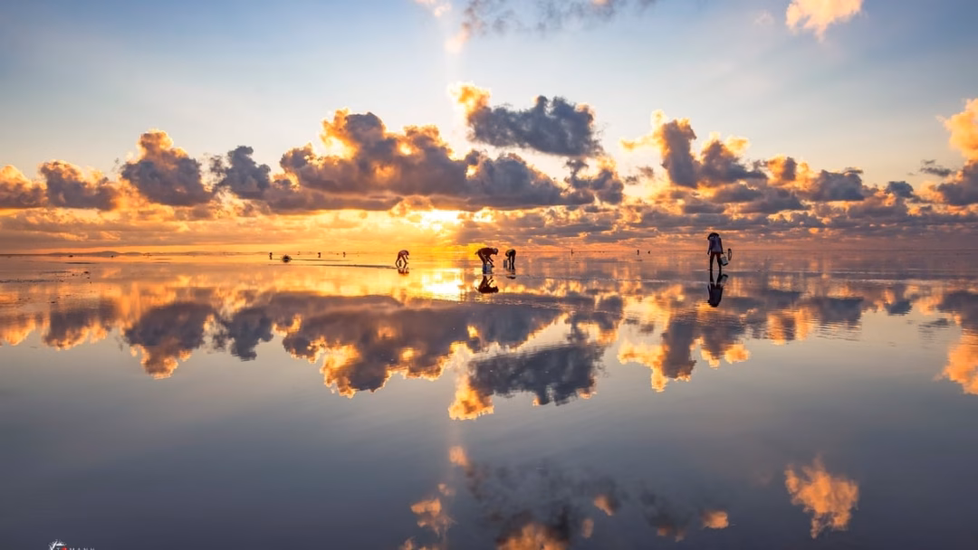 Bình minh siêu thực trên biển vô cực Hưng Yên