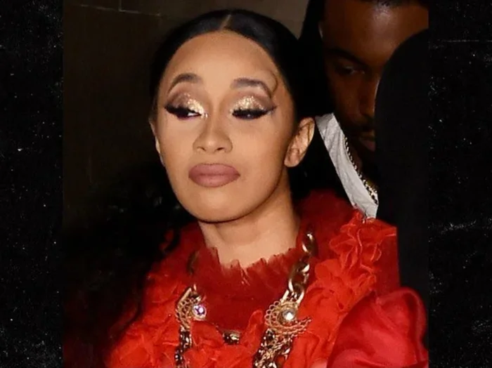 Nữ ca sĩ từng đánh nhau với Nicki Minaj vào năm 2018 tại một tuần lễ thời trang. Sau khi ra về thì phần trán của Cardi B đã bị sưng lên một cục. Ảnh: Getty