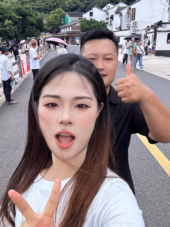 Bạn gái Hạo Nam quen qua mạng. Ảnh: 163