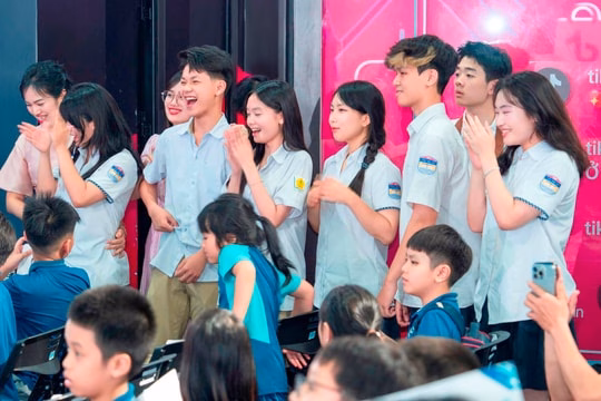 Công nghệ và màn hình: Khi công nghệ khiến gia đình xa cách hơn Công nghệ đang làm gia đình xa cách hơn Bài 4: Đừng đổ lỗi cho công nghệ: Góc “nhìn ngược” từ con trẻ, dùng AI để hàn gắn gia đình