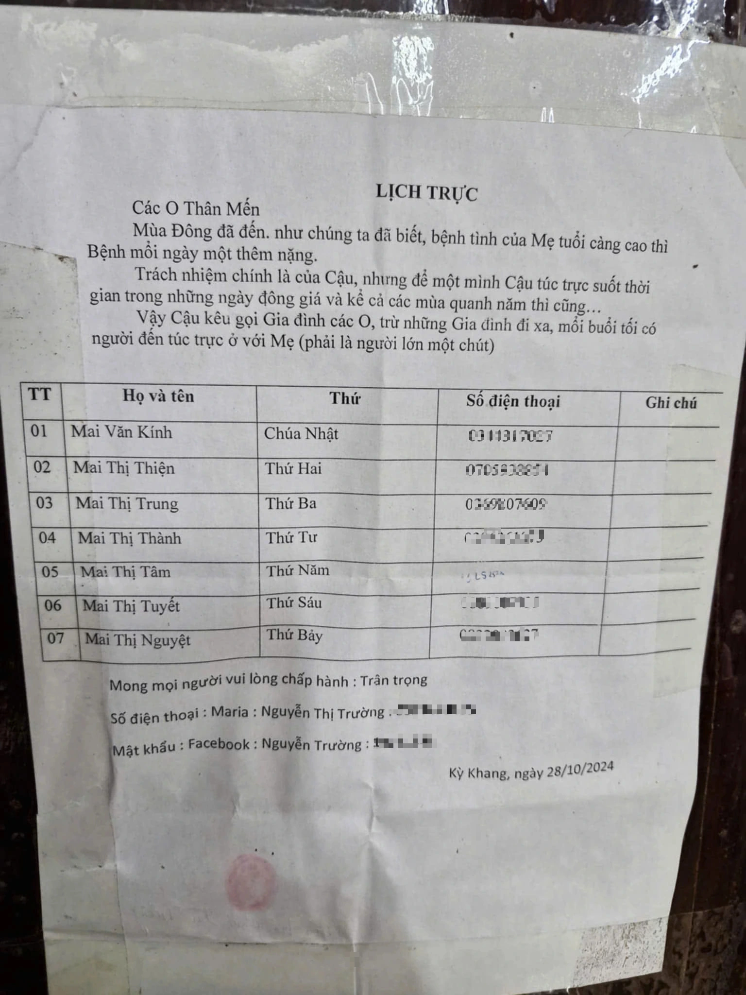 Lịch trực được các con của cụ Trường sắp xếp để luôn có người bên cạnh chăm sóc mẹ