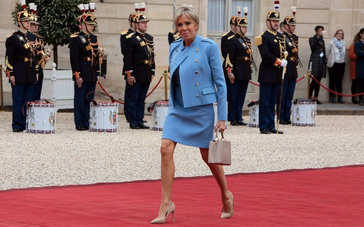 Brigitte Macron cho biết phong cách thời trang của bà thường xuyên nhận được nhiều lời bình luận - Ảnh: Patrick Aventurier