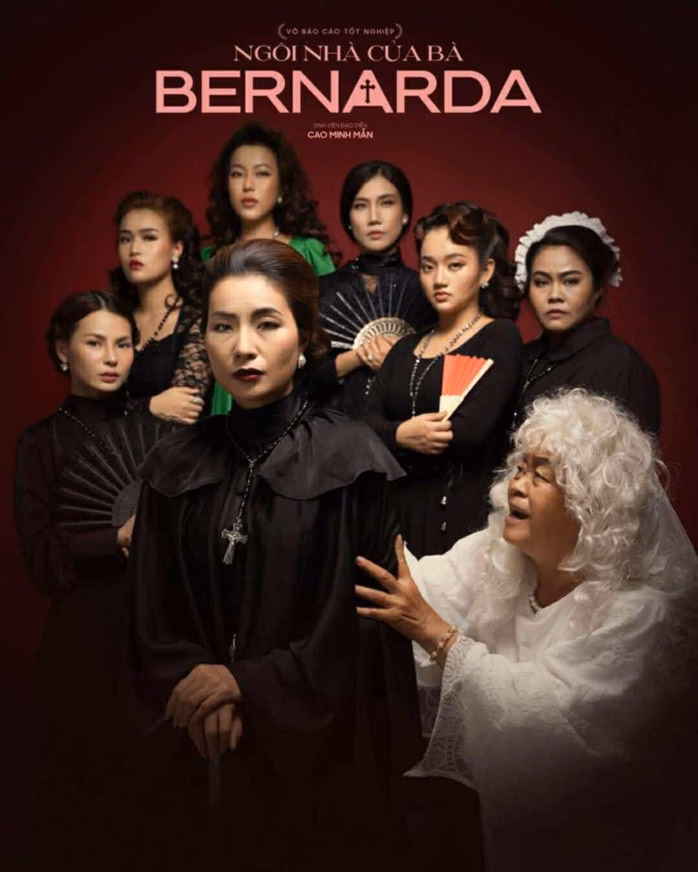 Nghệ sĩ Hoa Lan luôn yểm trợ cho các diễn viên trẻ, tham gia nhiều dự án phim và kịch của đội ngũ kế thừa