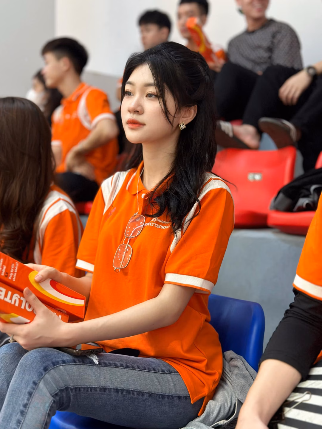 Thùy Dung tự hào vì đạt được mức thu nhập tốt ngay khi chưa ra trường (Ảnh: Nhân vật cung cấp).