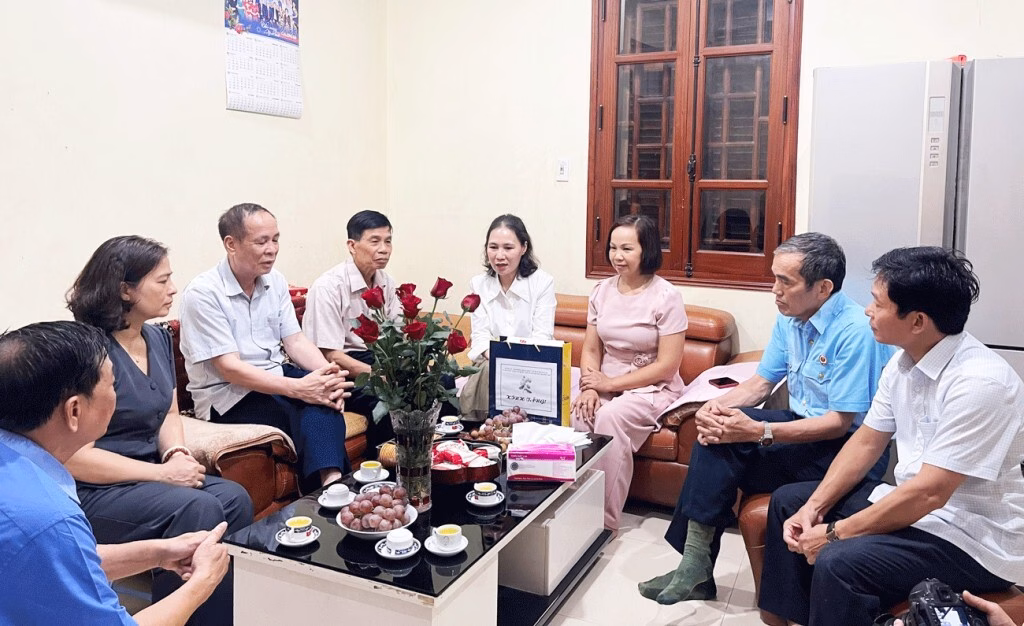 Hà Nội: Chăm sóc sức khỏe, hỗ trợ gia đình chính sách ở phường Dương Nội