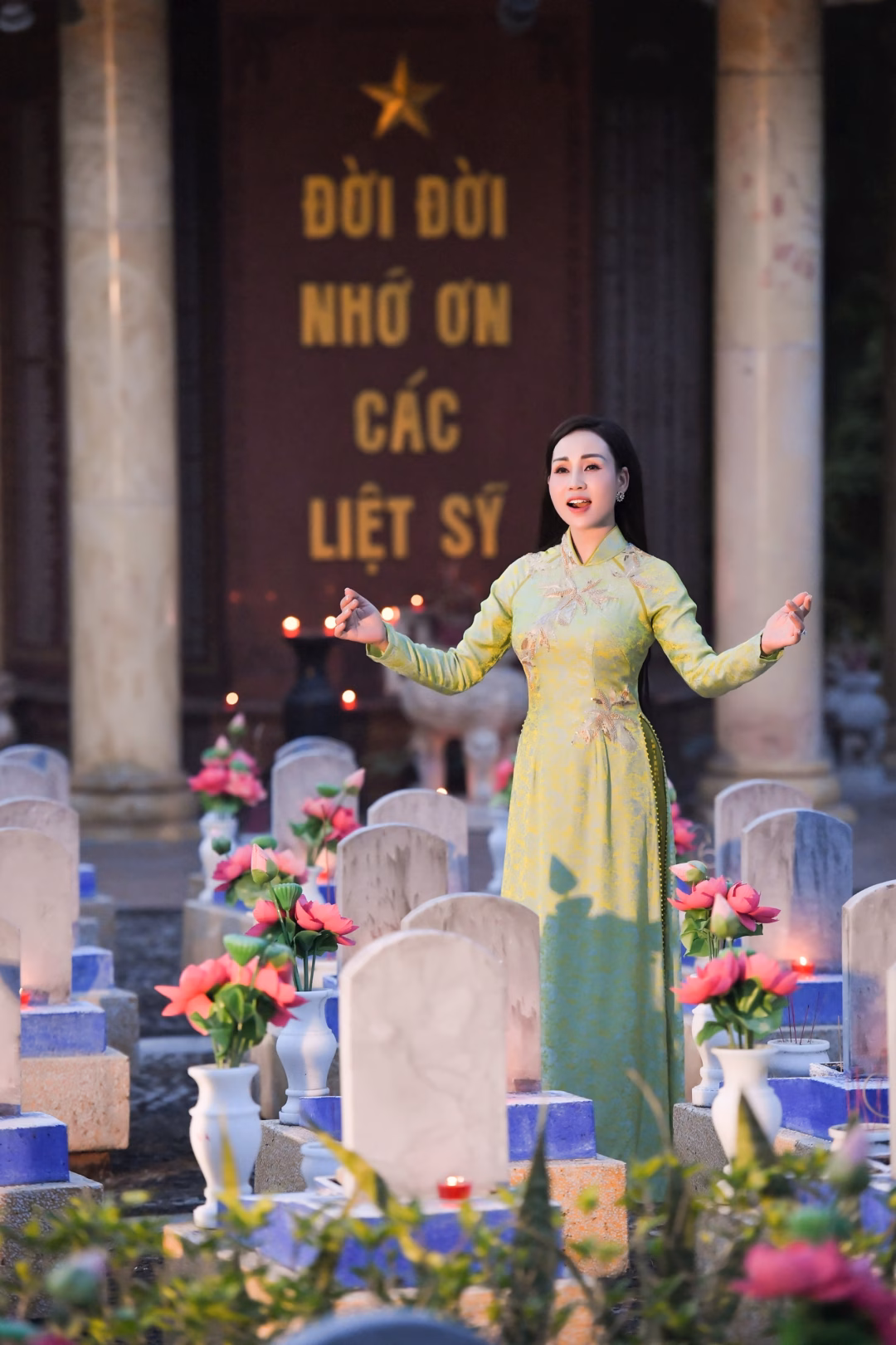 Sao Mai Khánh Ly thực hiện MV tại các địa danh lịch sử ở Quảng Trị. Ảnh: Bình Quách