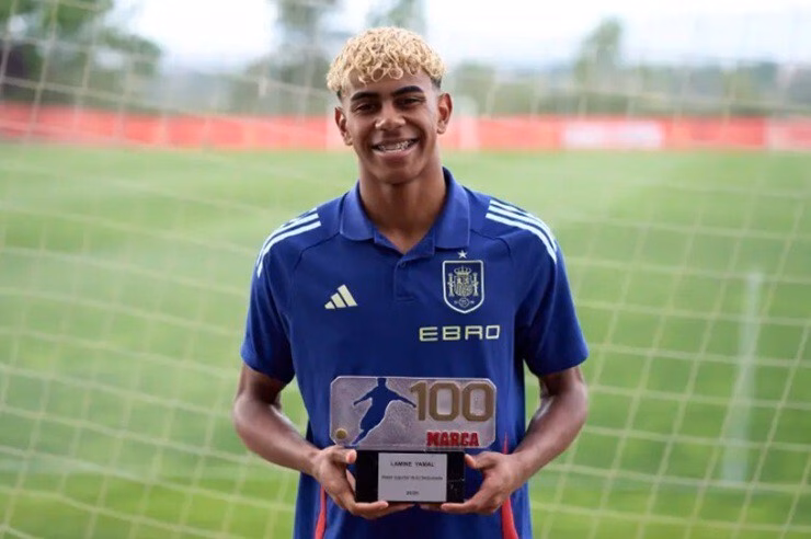 Lamine Yamal được vinh danh Cầu thủ xuất sắc nhất mùa giải 2024/25