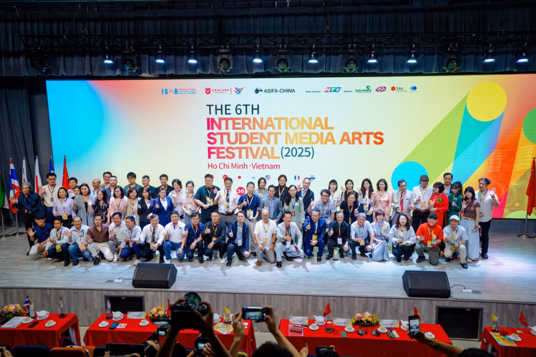 Lần đầu tiên được tổ chức tại Việt Nam, sự kiện quy tụ 121 tác phẩm từ 37 trường đại học thuộc 8 quốc gia trên thế giới.