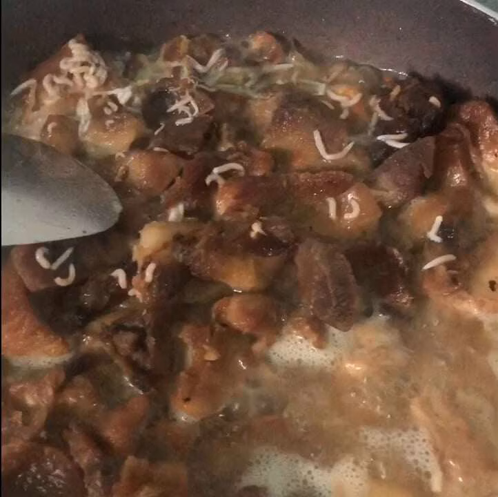 Món Kính Coong – Đặc sản Sơn La khiến du khách mạo hiểm thử, có gì hấp dẫn? Món ăn bốc mùi hôi thối amp;#34;lúc nhúc dòiamp;#34; khiến nhiều người amp;#34;chạy mất dépamp;#34; là đặc sản Sơn La, chỉ dành đãi khách quý - 3