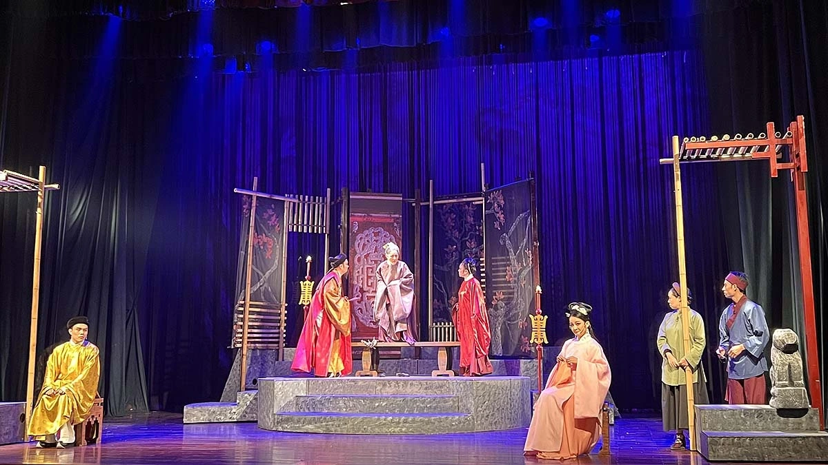 Lực lượng diễn viên biểu diễn của Đoàn nghệ thuật Cải lương hiện có độ tuổi 40 trở lên ở chiếm 64%. (Ảnh minh họa: NVCC)