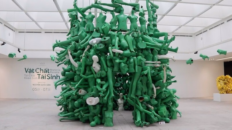 Nghệ thuật tái sinh từ rác thải: Triển lãm độc đáo tại Hà Nội