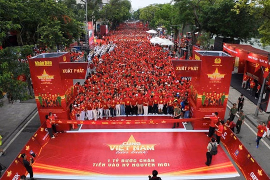 Lễ phát động chương trình đi bộ “Cùng Việt Nam tiến bước”