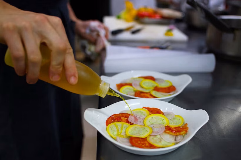 Nhà hàng 3 sao Michelin đầu tiên ở Pháp chuyển sang thuần chay