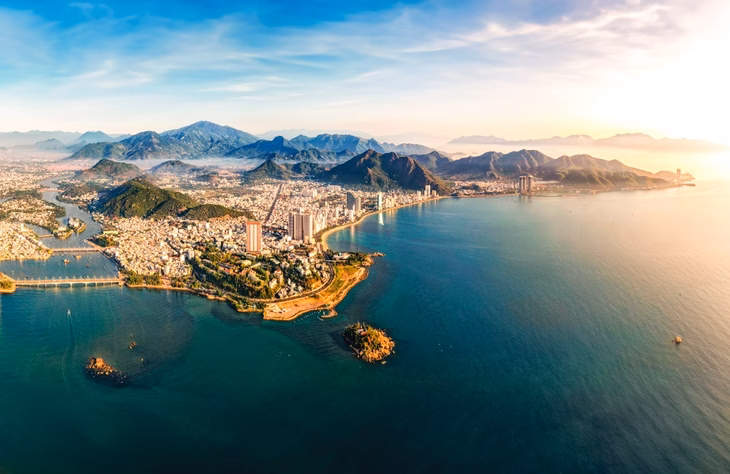 Nha Trang được thiên nhiên ưu ái ban tặng khí hậu ôn hòa, nắng ấm quanh năm