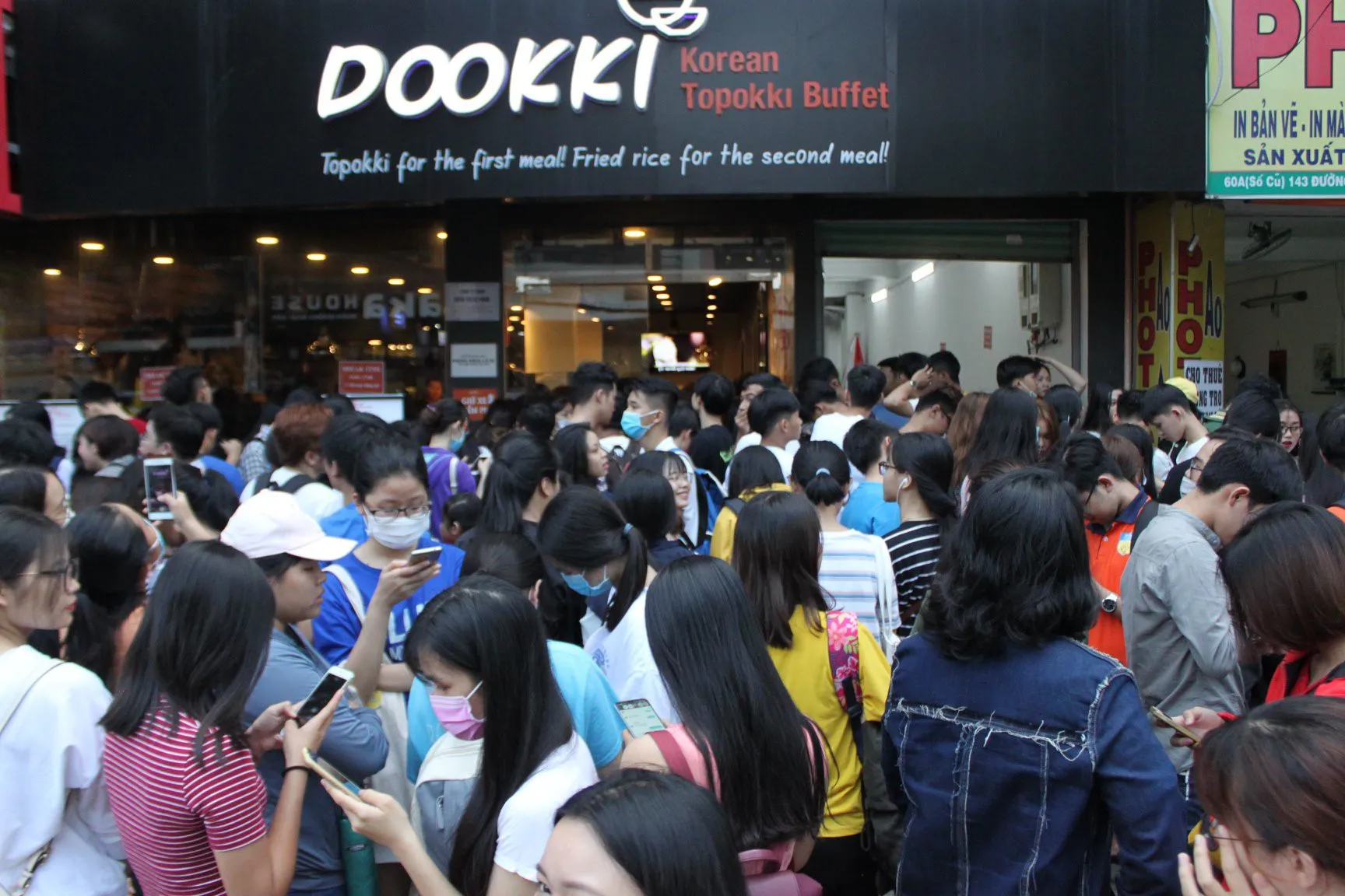 Nhượng quyền Dookki: Cơ hội đầu tư hấp dẫn với chuỗi nhà hàng buffet topokki Hàn Quốc tệp khách hàng của dookki