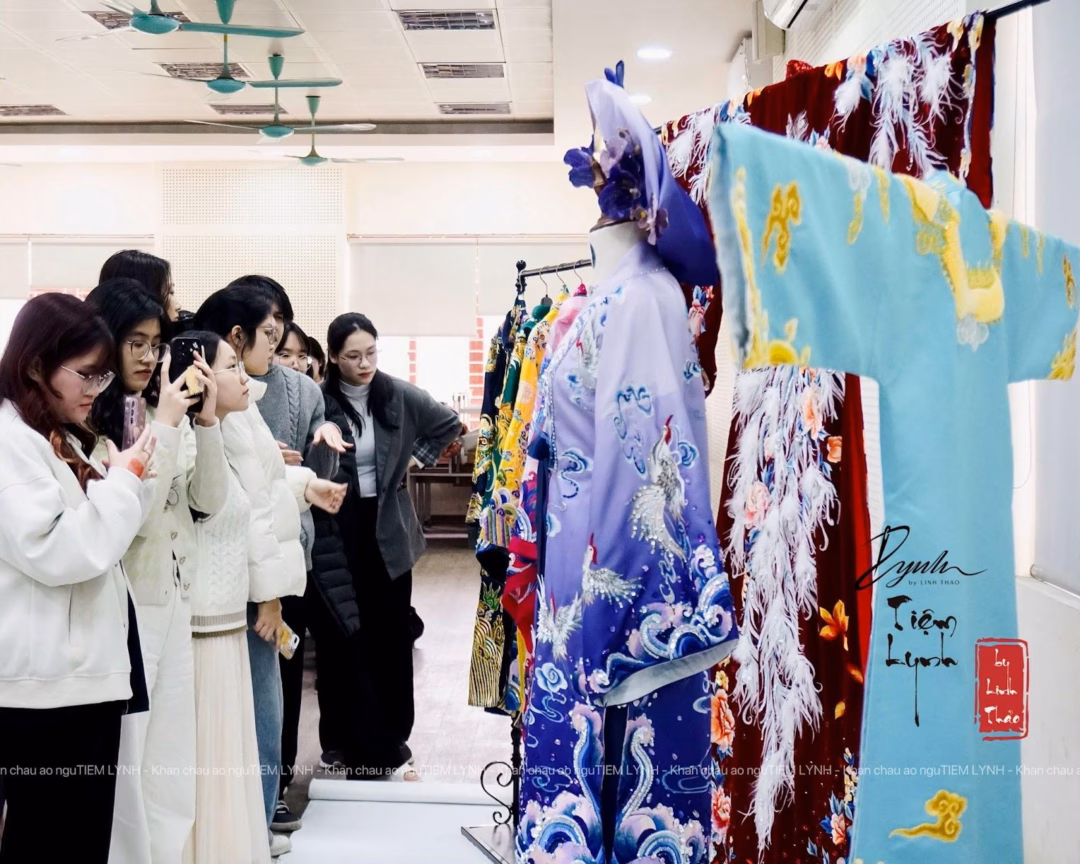 Dự án Khai Vân Tứ Phủ - NTK Linh Thảo làm diễn giả chia sẻ cùng sinh viên Học Viện Báo Chí & Tuyên Truyền