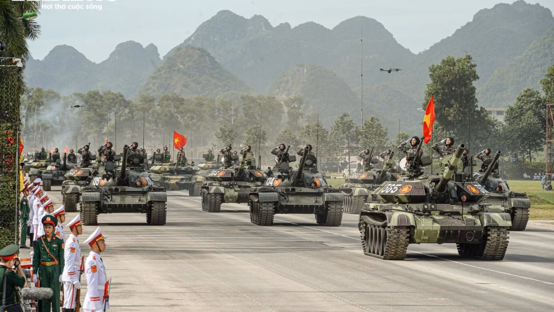 Tên lửa, xe chiến đấu 'Made in Vietnam' phô diễn sức mạnh tại buổi hợp luyện A80