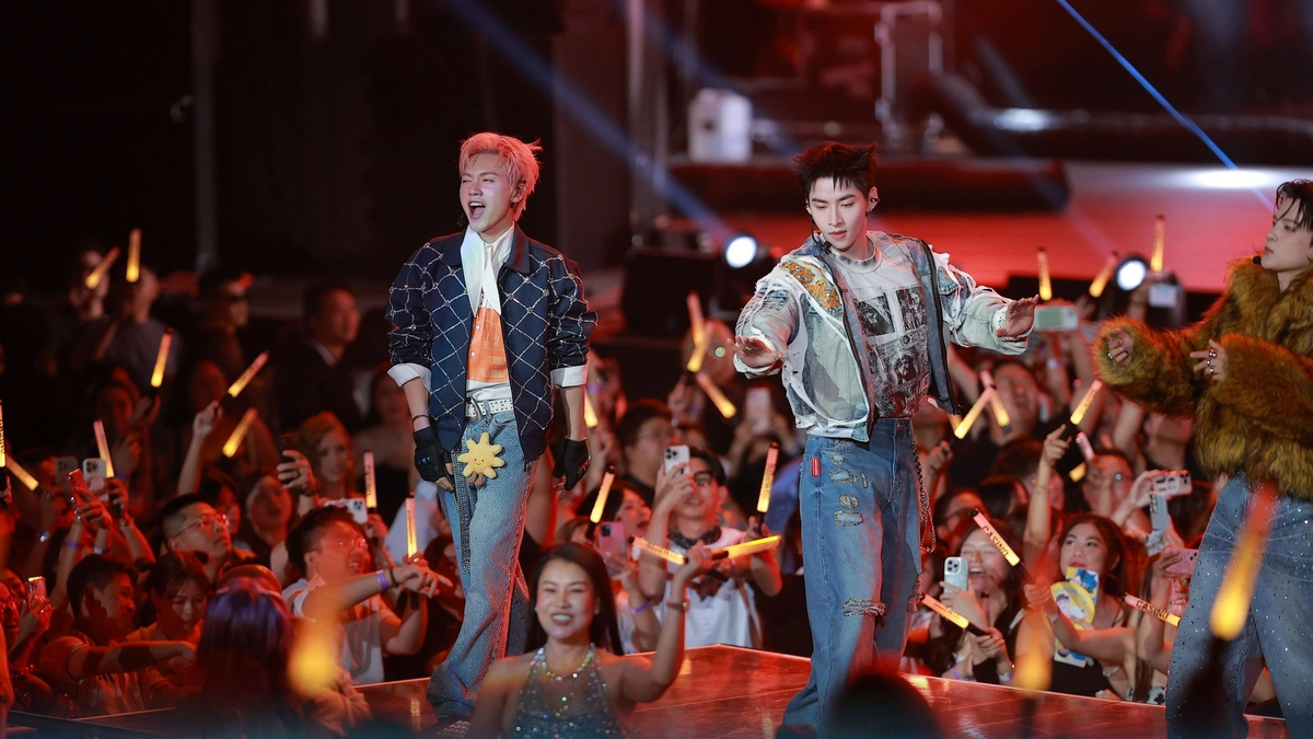 Concert "Anh trai" ở Mỹ kiếm 1,5 triệu USD trong 1 giờ: Ván bài thót tim