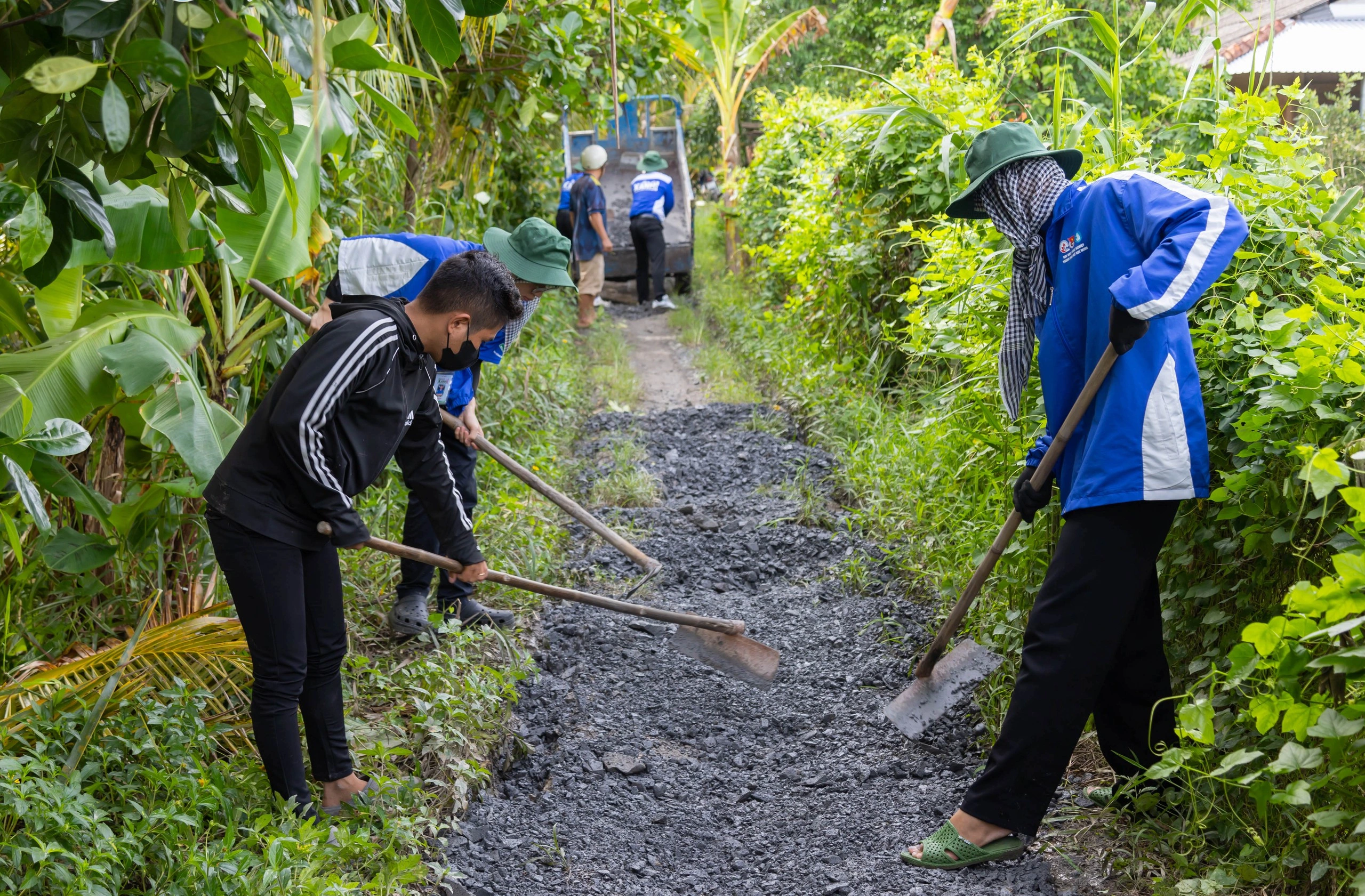 Nâng cấp các tuyến đường quê
