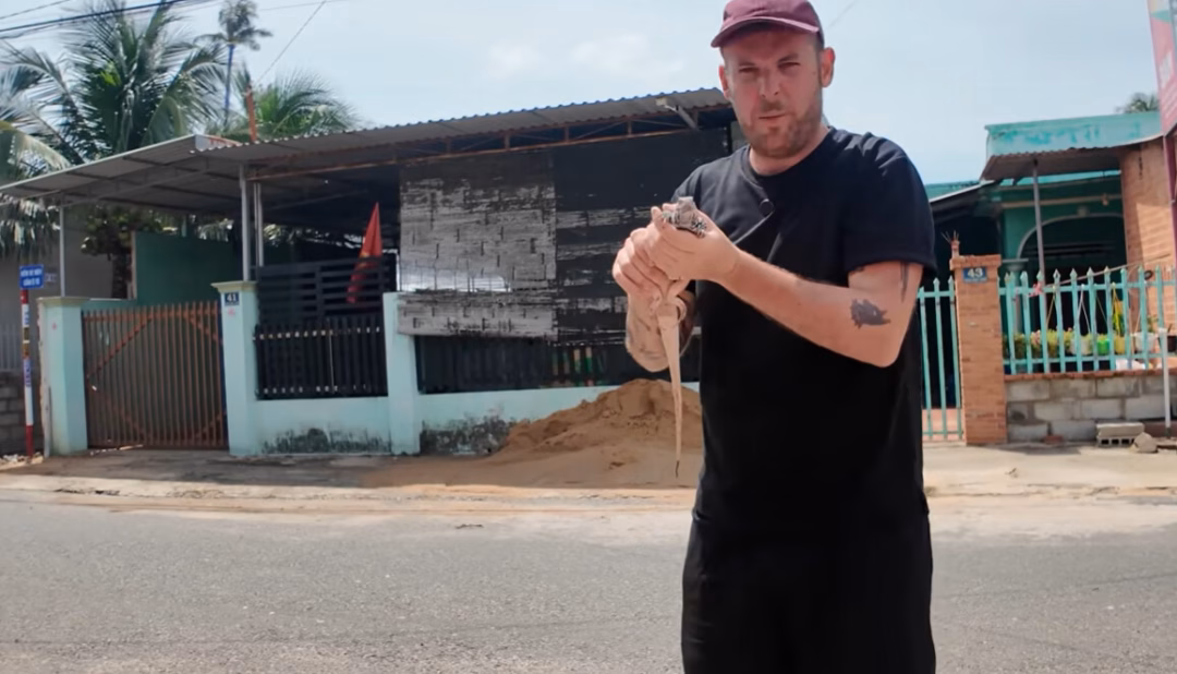 YouTuber Pháp mê ẩm thực dông ở Mũi Né