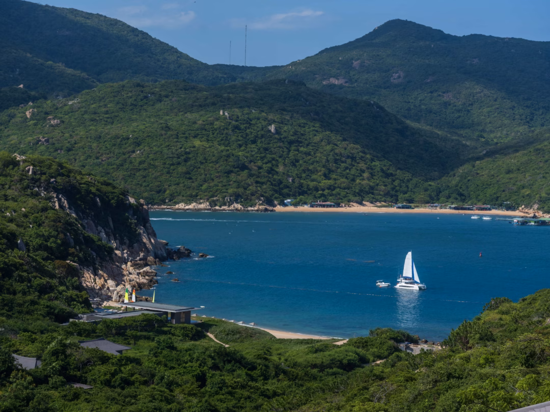 Vịnh Vĩnh Hy nhìn từ khu nghỉ dưỡng. Nguồn: Nhiếp ảnh gia Nguyễn Thanh Hải (Hải Piano)
