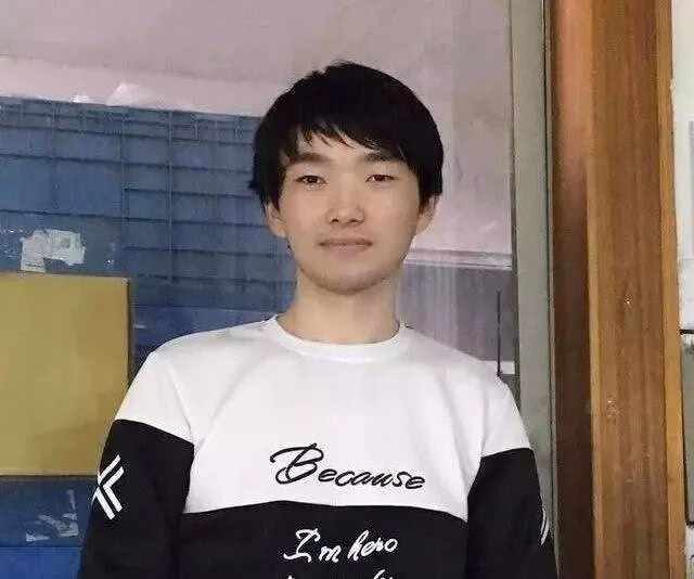 Cố tình trượt đại học, 2 nam sinh Trung Quốc đi vào 2 nghiệp khác biệt sau 10 năm