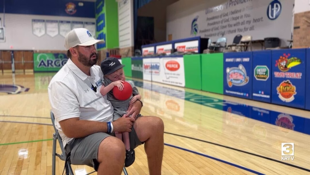 Con trai 2 tuổi của huấn luyện viên đội bóng rổ nam Đại học Providence sắp phẫu thuật tim mở vì dị tật bẩm sinh