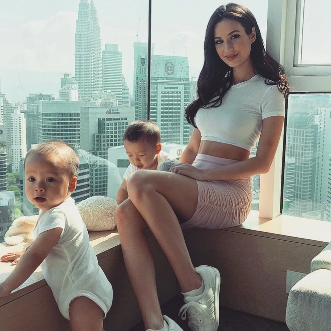 Cuộc sống kín tiếng của bà mẹ sexy nhất mạng xã hội sau khi sinh con mẹ sexy nhất châu Á ảnh 4