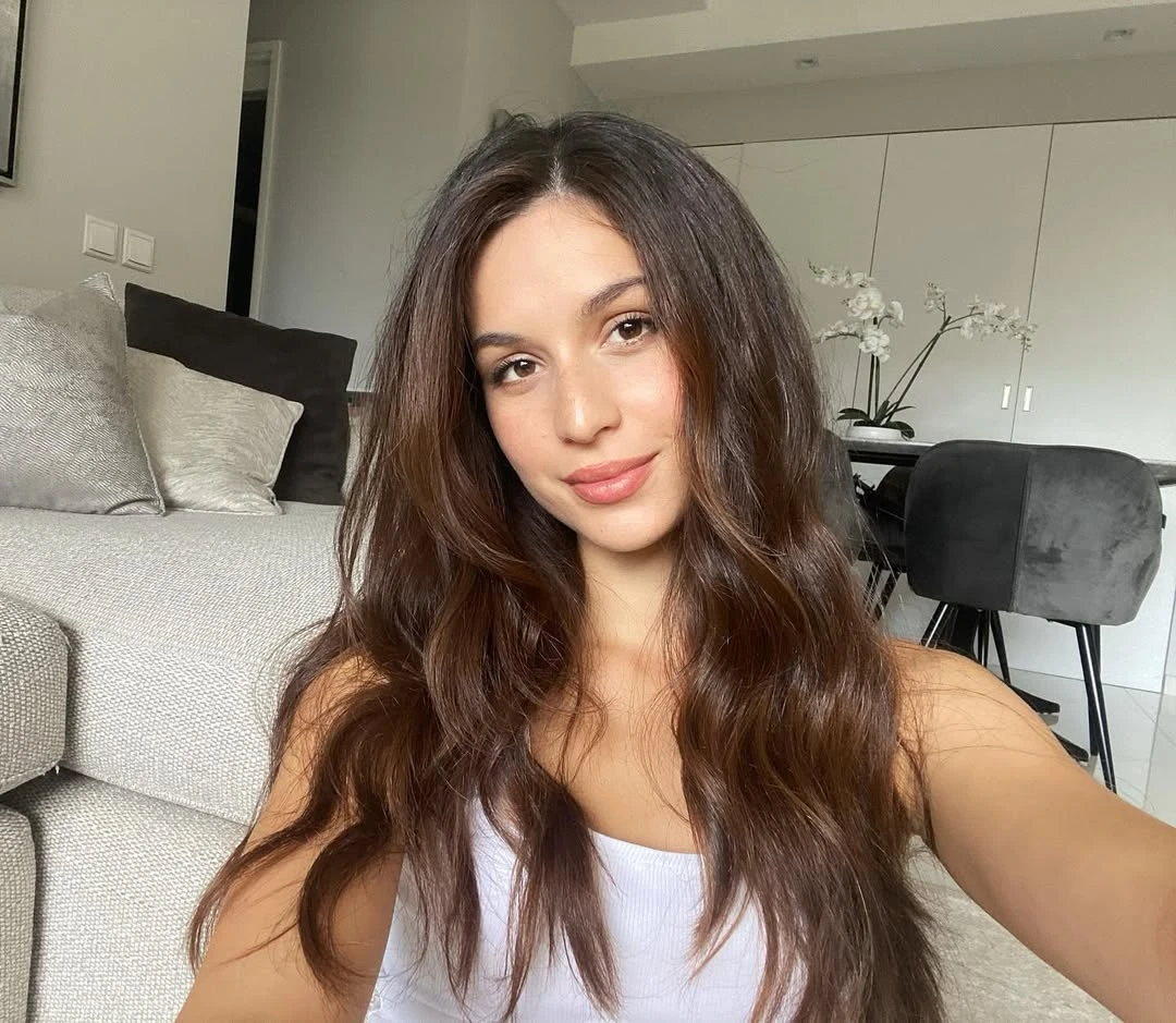 Cuộc sống kín tiếng của bà mẹ sexy nhất mạng xã hội sau khi sinh con Đầu năm nay, Sonya chính thức ra mắt không gian giáo dục mang tên @gobub, dự án mà cô gọi là “giấc mơ lớn nhất suốt nhiều năm qua”. Trên Instagram, bà mẹ hai con chia sẻ: “Tôi thực sự đam mê mô hình học mà chơi theo sở thích của trẻ. Hai bé nhà tôi được học tại nhà từ 0 đến 5 tuổi, và từ năm ngoái, chúng tôi lại quay lại hình thức học này”.