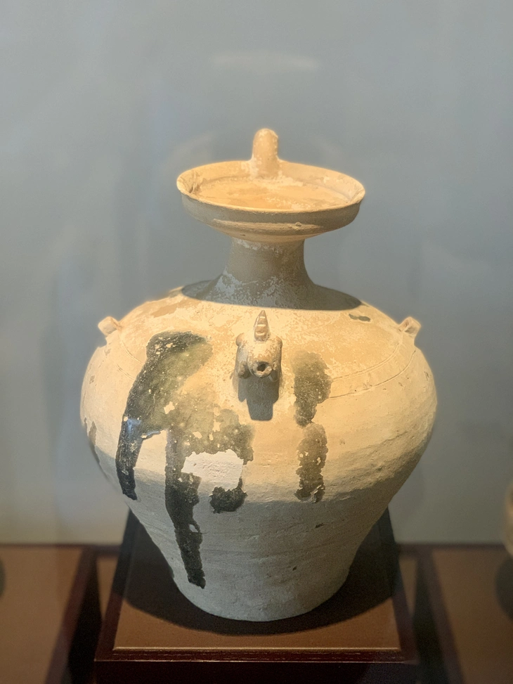 Có nhiều hiện vật ông Chi Bảo mất nhiều công sức và thời gian mới sưu tầm được - Ảnh: HOÀI PHƯƠNG