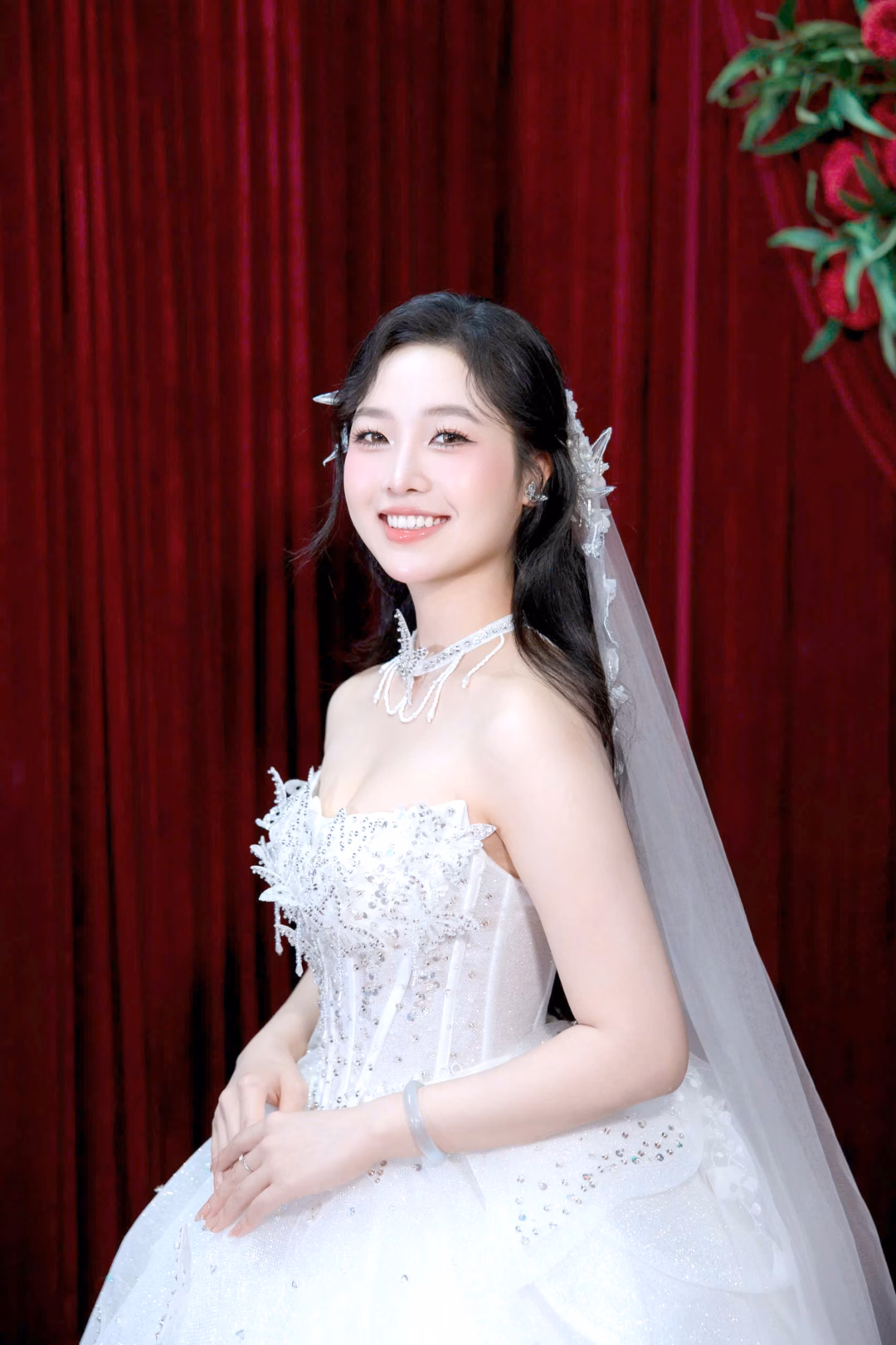 Cô dâu Anh Tha xinh xắn, rạng rỡ trong ngày cưới