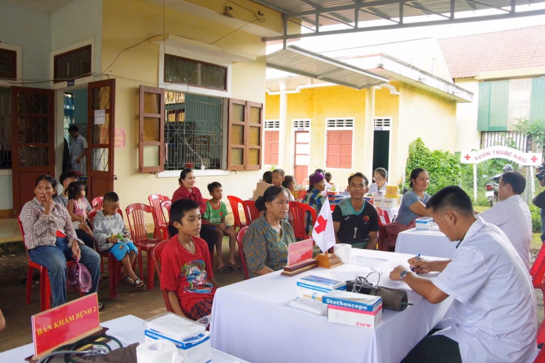 Tổ chức khám, cấp phát thuốc miễn phí cho hơn 150 lượt người dân xã Lìa