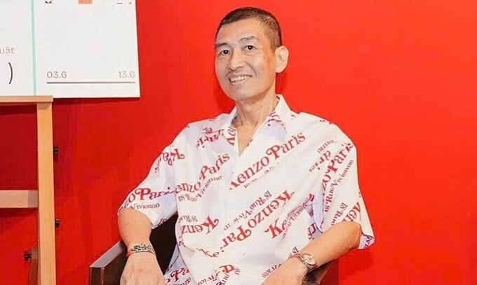 Họa sĩ Lê Thiết Cương tại sự kiện giới thiệu cuốn ''Trò chuyện với hội họa' hồi tháng 6, tại Hà Nội. Ảnh: Ban tổ chức cung cấp