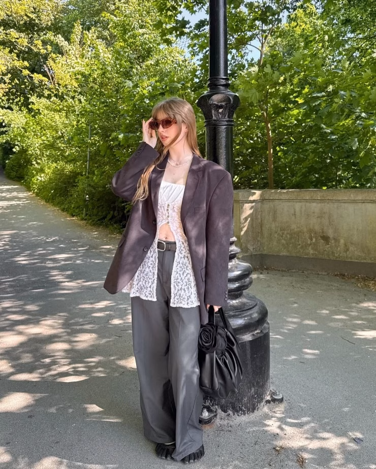 Thiết kế được cho là dễ phối, có thể phù hợp nhiều phong cách trong đời thường như Y2K, grunge, punk, boho. Ảnh: Pinterest