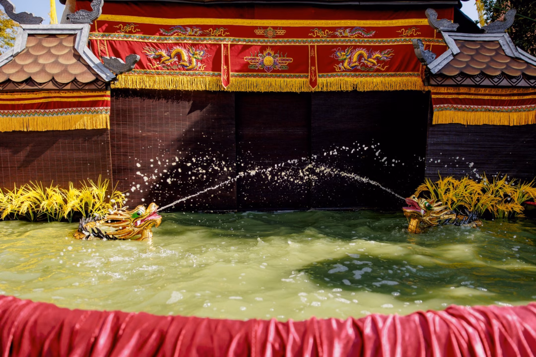 Khách Nga sẵn sàng chờ đợi và liên tục vỗ tay khi xem 1 loại hình nghệ thuật độc đáo của Việt Nam: Mỗi ngày chỉ có đúng 6 suất diễn- Ảnh 4.