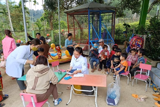 Nỗ lực giảm suy dinh dưỡng ở trẻ em miền núi