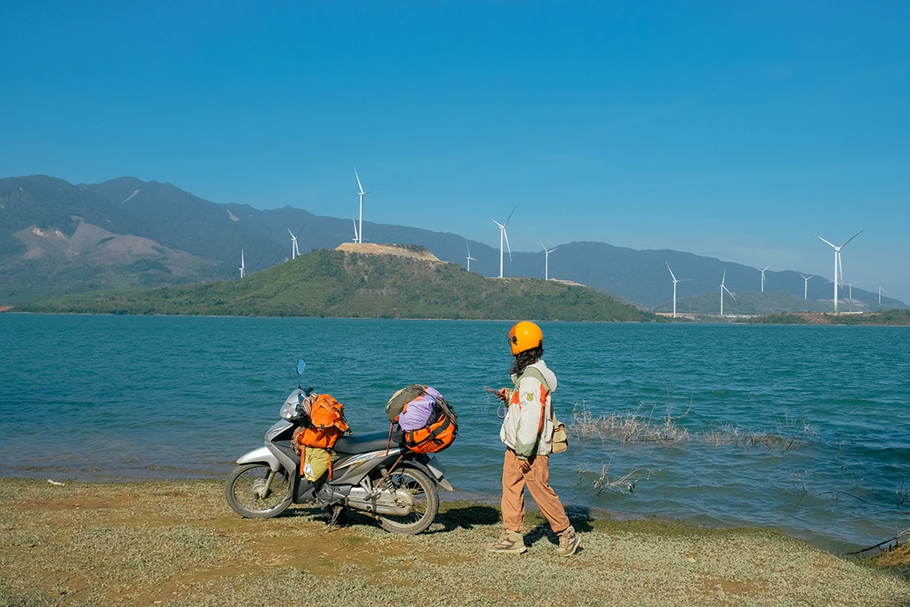 Cô gái nhỏ giữa biển trời bao la