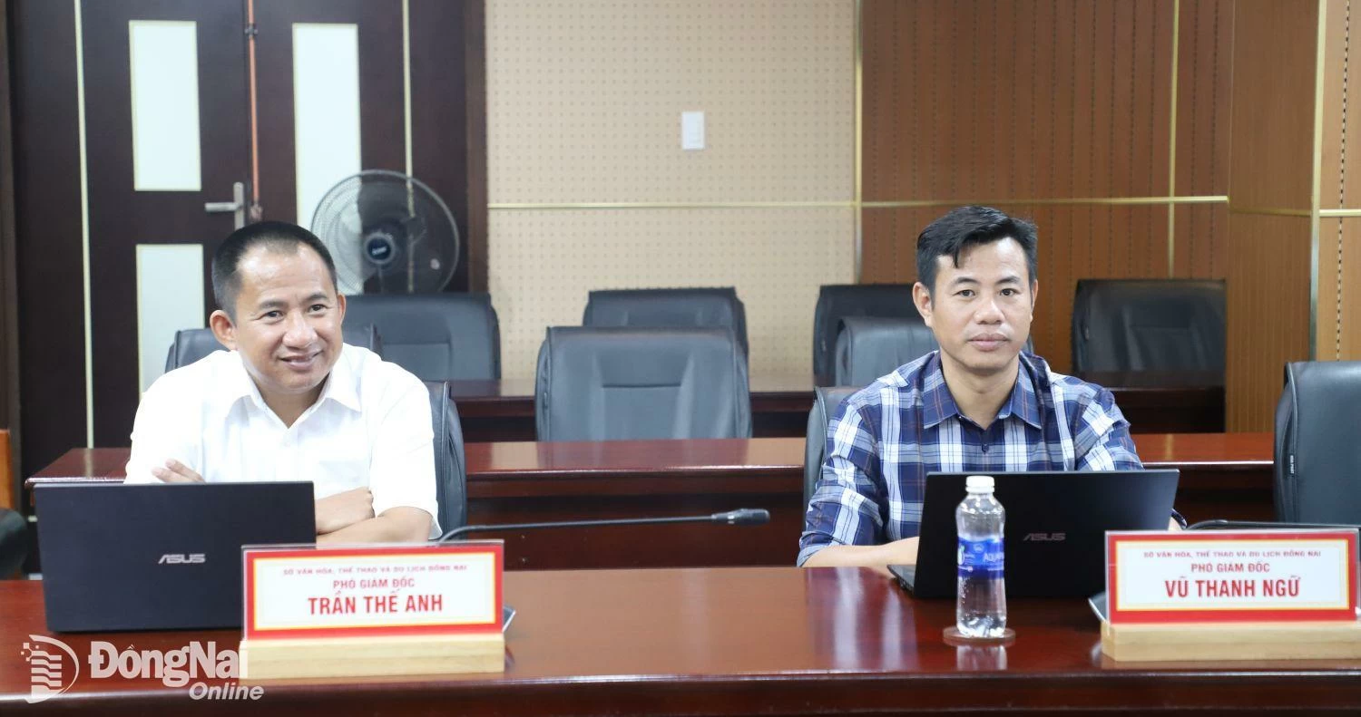 Các Phó giám đốc Sở Văn hóa, thể thao và du lịch tỉnh Đồng Nai tham dự hội nghị trực tuyến tại điểm cầu Đồng Nai. Ảnh: My Ny