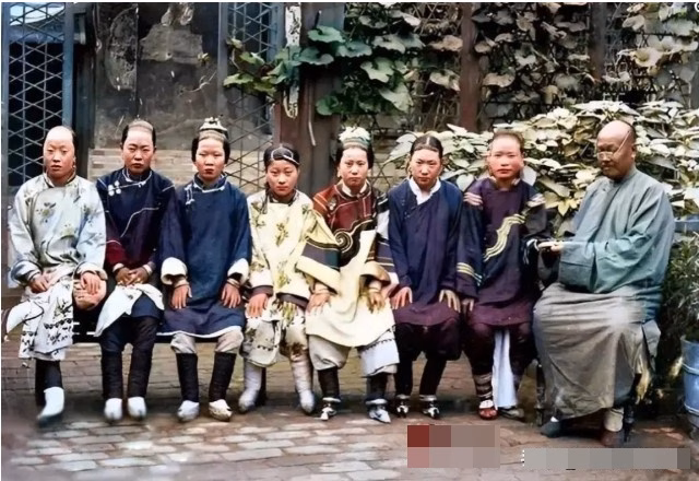 Phục chế 9 bức ảnh hiếm cuối thời nhà Thanh: Người phụ nữ có hành động táo bạo, - Ảnh 9.