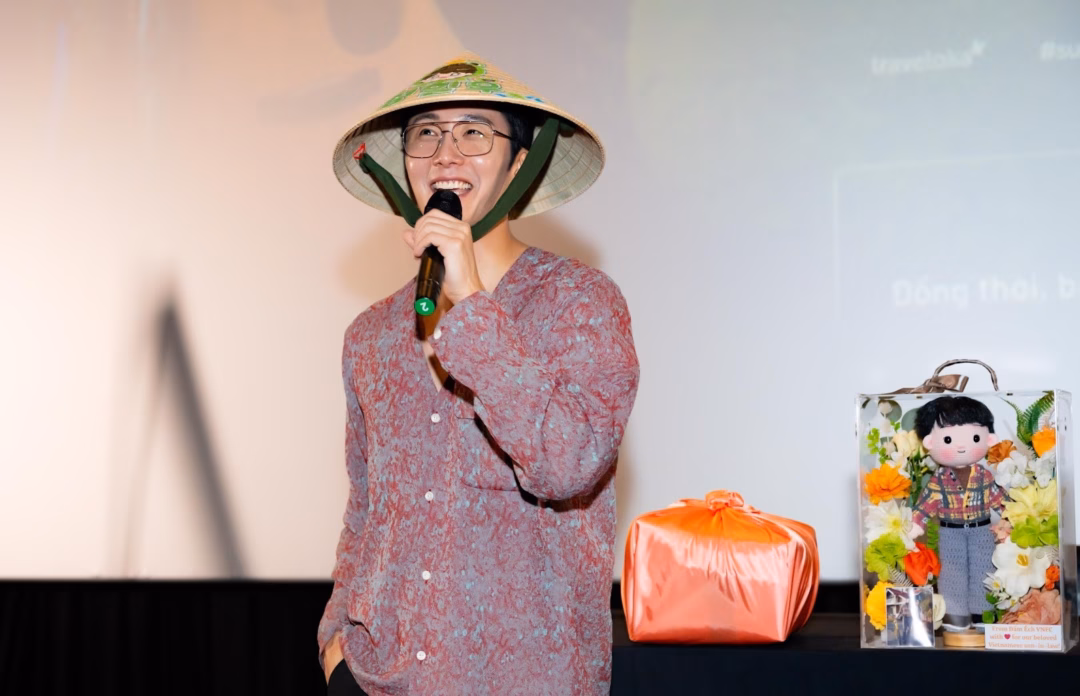 Jung Il-woo đội nón lá quảng bá "Mang mẹ đi bỏ".