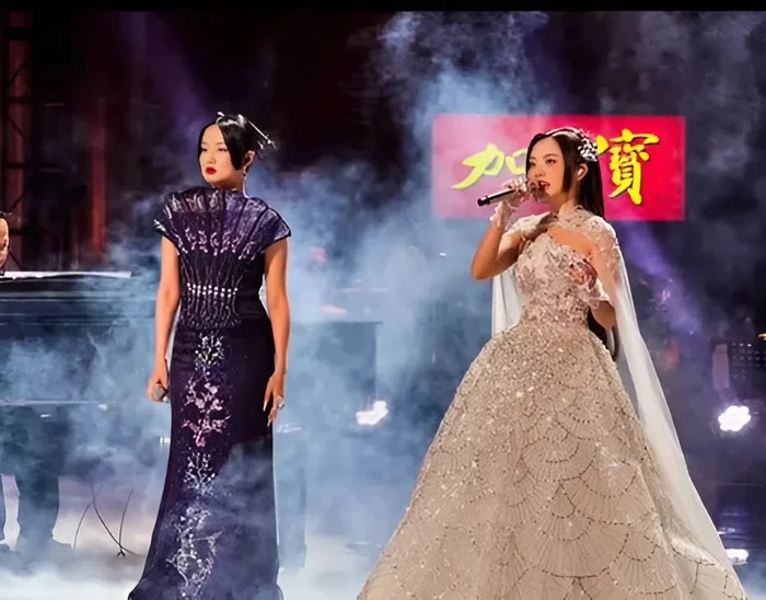 Tạo hình của Phương Mỹ Chi khi thể hiện ca khúc Lạc trôi. (Ảnh: VCrush)