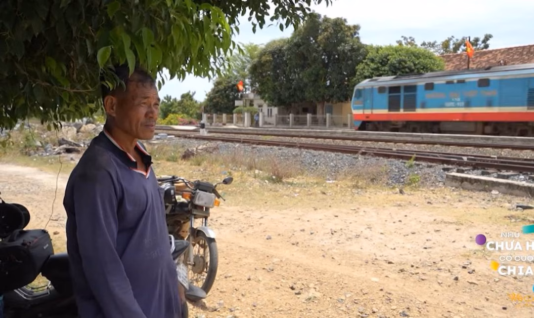 Ông Thuần (Minh) chưa từng nghĩ sẽ tìm được gia đình. Ảnh: BTC