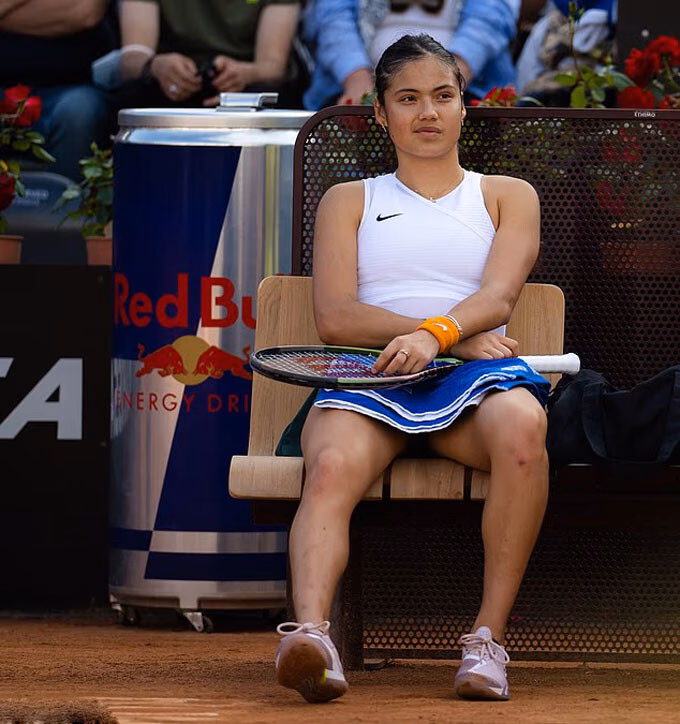 Tennis star cảm thấy cô đơn trên sân đấu