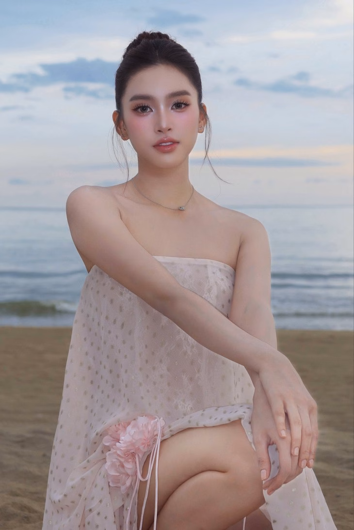 Tiểu Vy kêu gọi khán giả hãy mạnh mẽ nếu bị "bạo lực mạng".